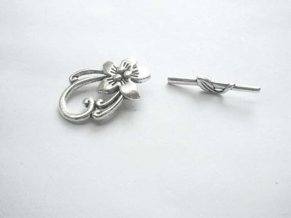 5 Antique Silver Tone Toggle Clasps with a Flower Jewelry Findings ASTTCF20MM-5D2