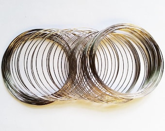 50 boucles de fil de perles à mémoire en acier argenté pour bracelets 60mm - 65mm résultats de bijoux SSMW60-50WD5