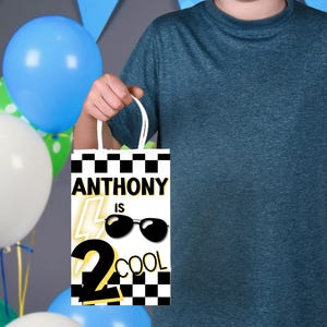 Sacchetti regalo personalizzati per compleanni - Sacchetti regalo personalizzati per feste Two Cool / 2° compleanno, tema Two Cool, articoli per feste, sacchetti personalizzati per bomboniere