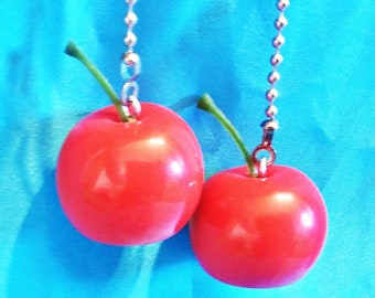 Ensemble de deux - Adorable ! Cherry Fruit Red Paire décorative – Chaînes de traction pour ventilateur de plafond – Grands cadeaux.