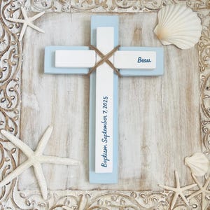 Cruz de madera personalizada para pared: regalo de bautizo, regalo de primera comunión, regalo de boda religiosa, guardería de playa, guardería náutica, casa de playa
