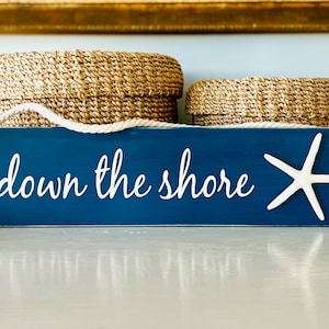 Down The Shore Schild mit Seesternen und Seesternen: Handgemachte Küsten Strand Haus Dekor