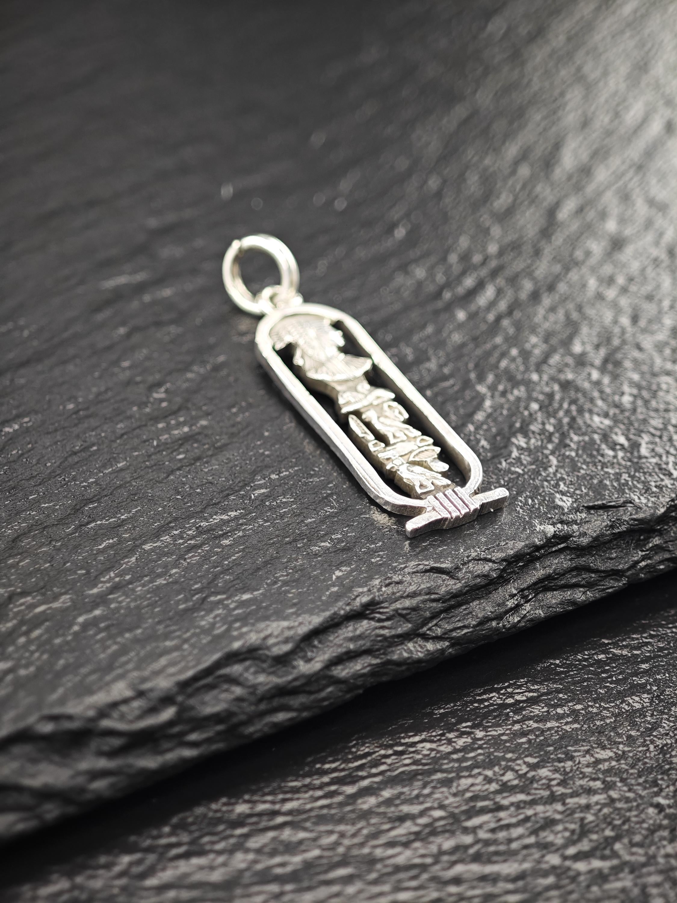 エジプトの象形文字カルトゥーシュ、クレオパトラ女王ペンダント