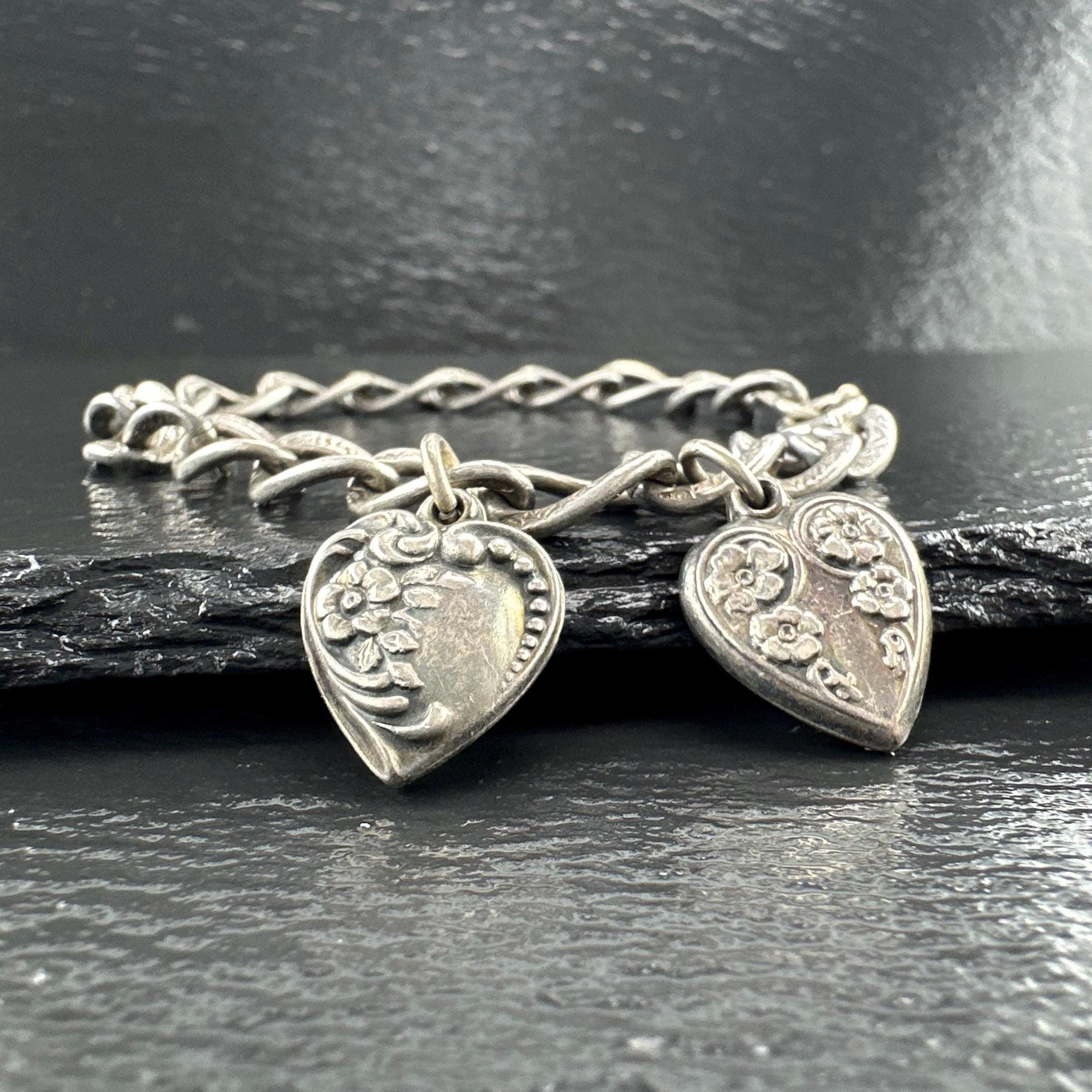 Victorian Silver Bracelet （シルバー ブレスレット） Victorian Sterling Silver Link Bracelet With Heart Charms, Circa