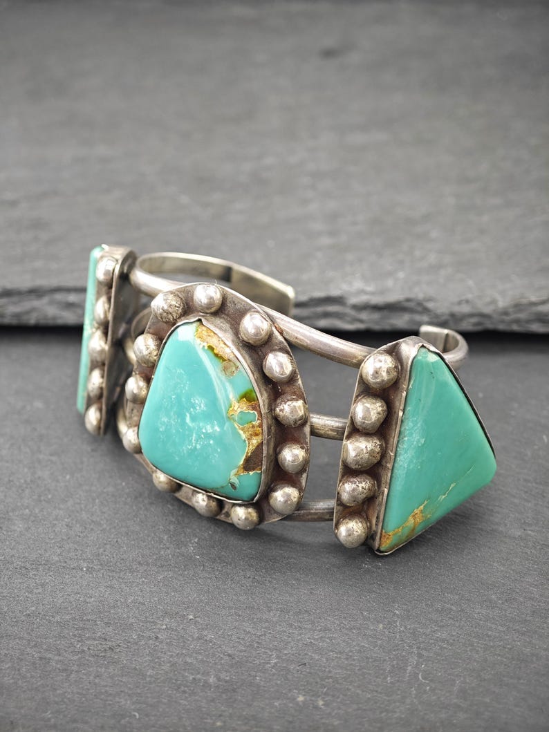 Bracciale rigido in argento con pegno antico dei nativi americani, turchese Kings Manassa, 6 1/2" immagine 2