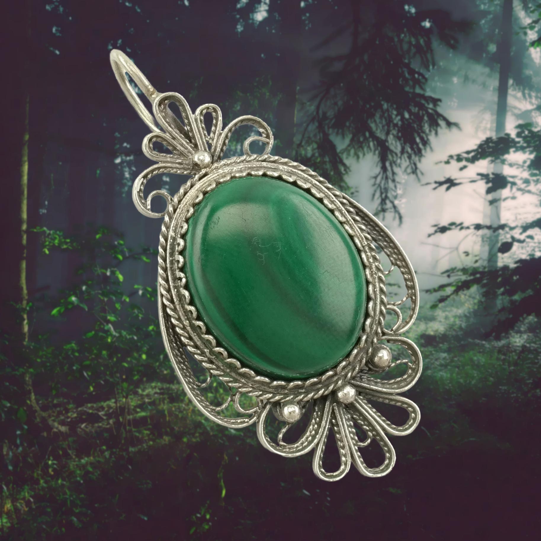 Pendentif Ancien N168 Avec Dent Et Malachite - Bijou Occasion, Style Ethnique Et Unique