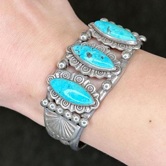 Vintage Sterling Silver & Turquoise Cuff Bracelet | Native Vintage Sterling Silver & Turquoise Cuff Bracelet | Native