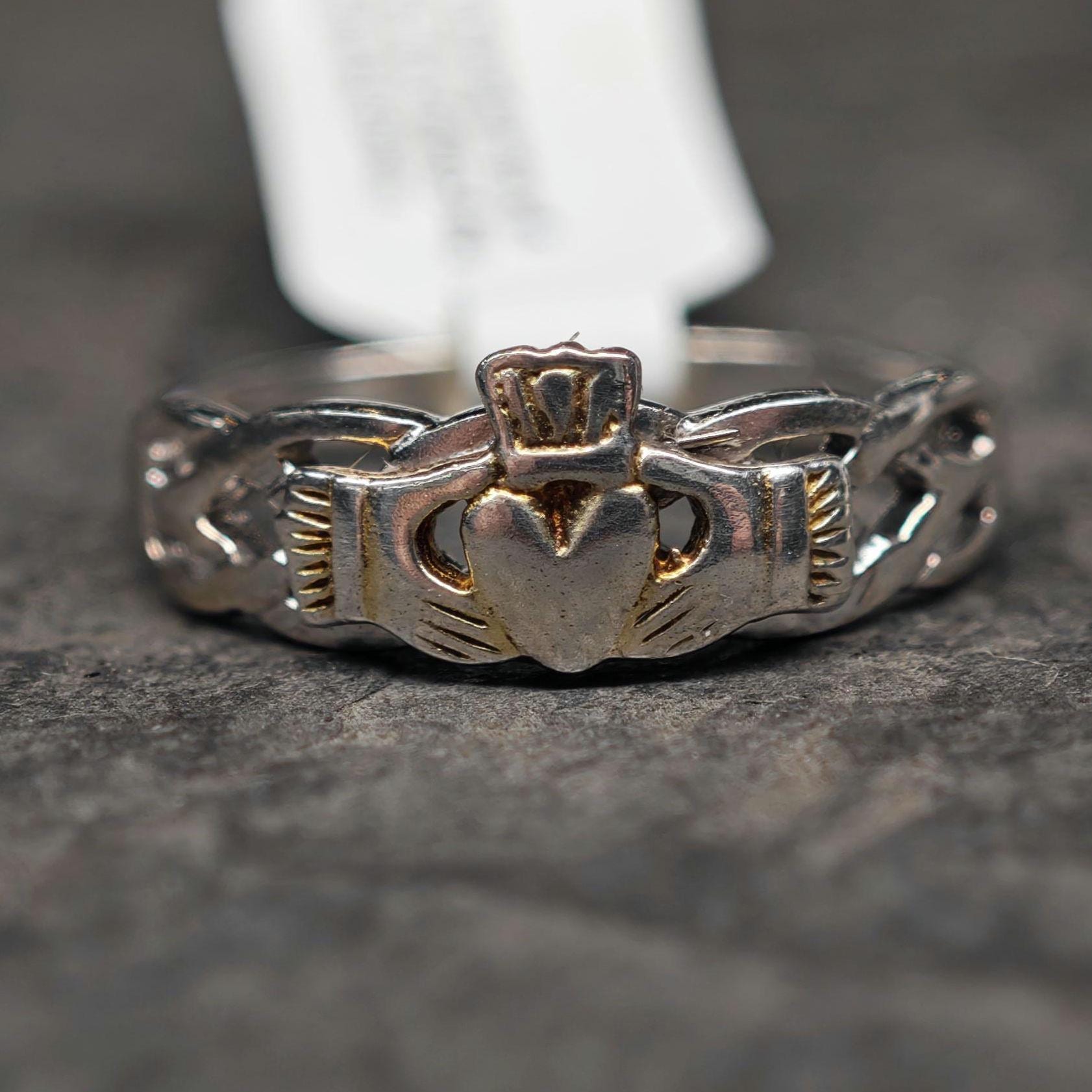 Anello a fascia ossidato Claddagh per pollice (6mm