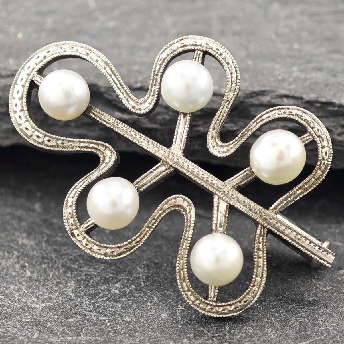 Mikimoto brooch - Etsy 日本