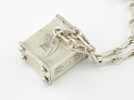 More Unique And Fascinating Vintage Navajo Ben Begaye Native American Jewelry Silver Feather Bracelet More Unique And Fascinating Vintage Navajo Ben Begaye Native American Jewelry Silver Feather Bracelet