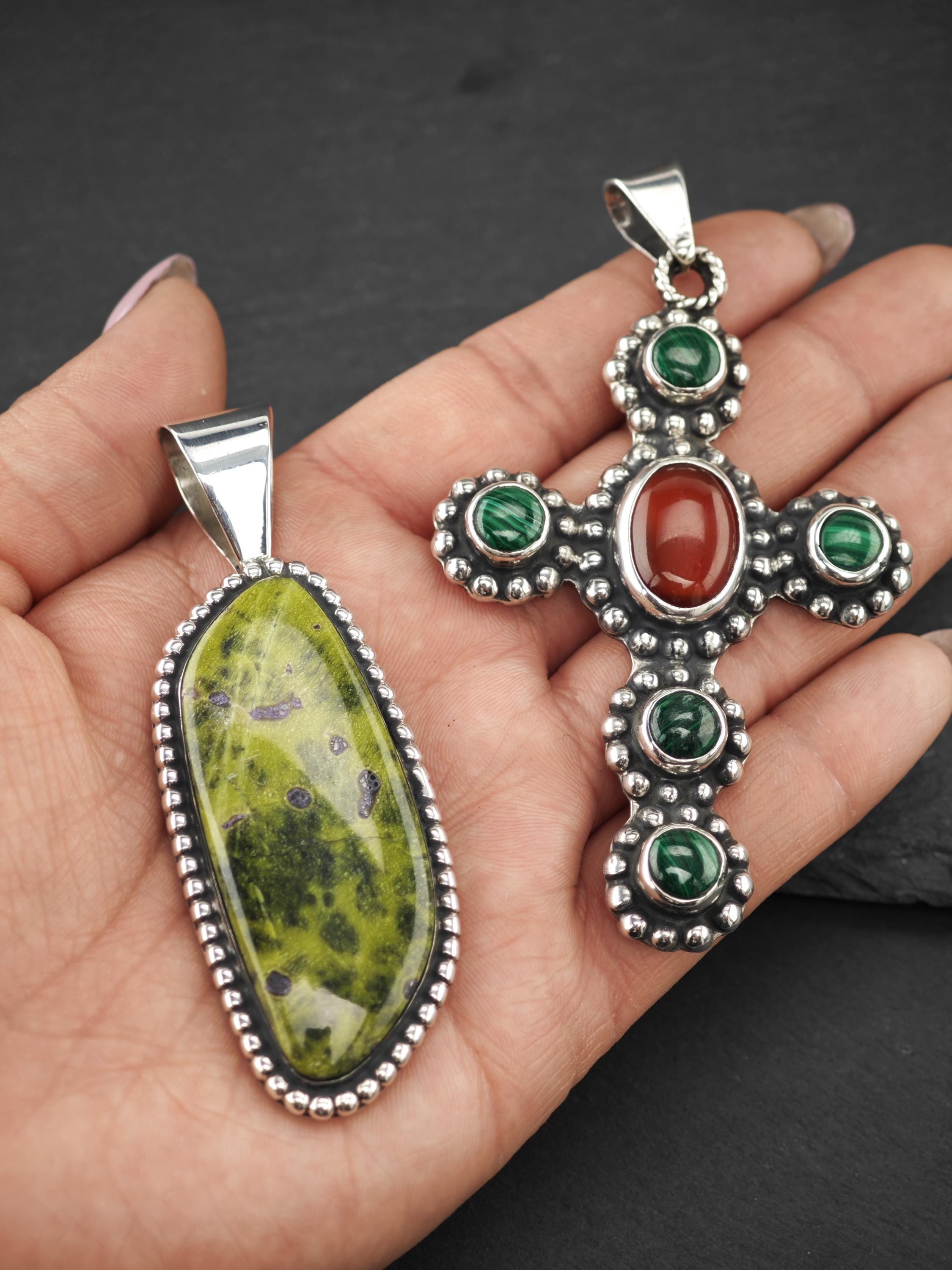 ヴィンテージグリーンジェムストーンペンダント（スターリングシルバー