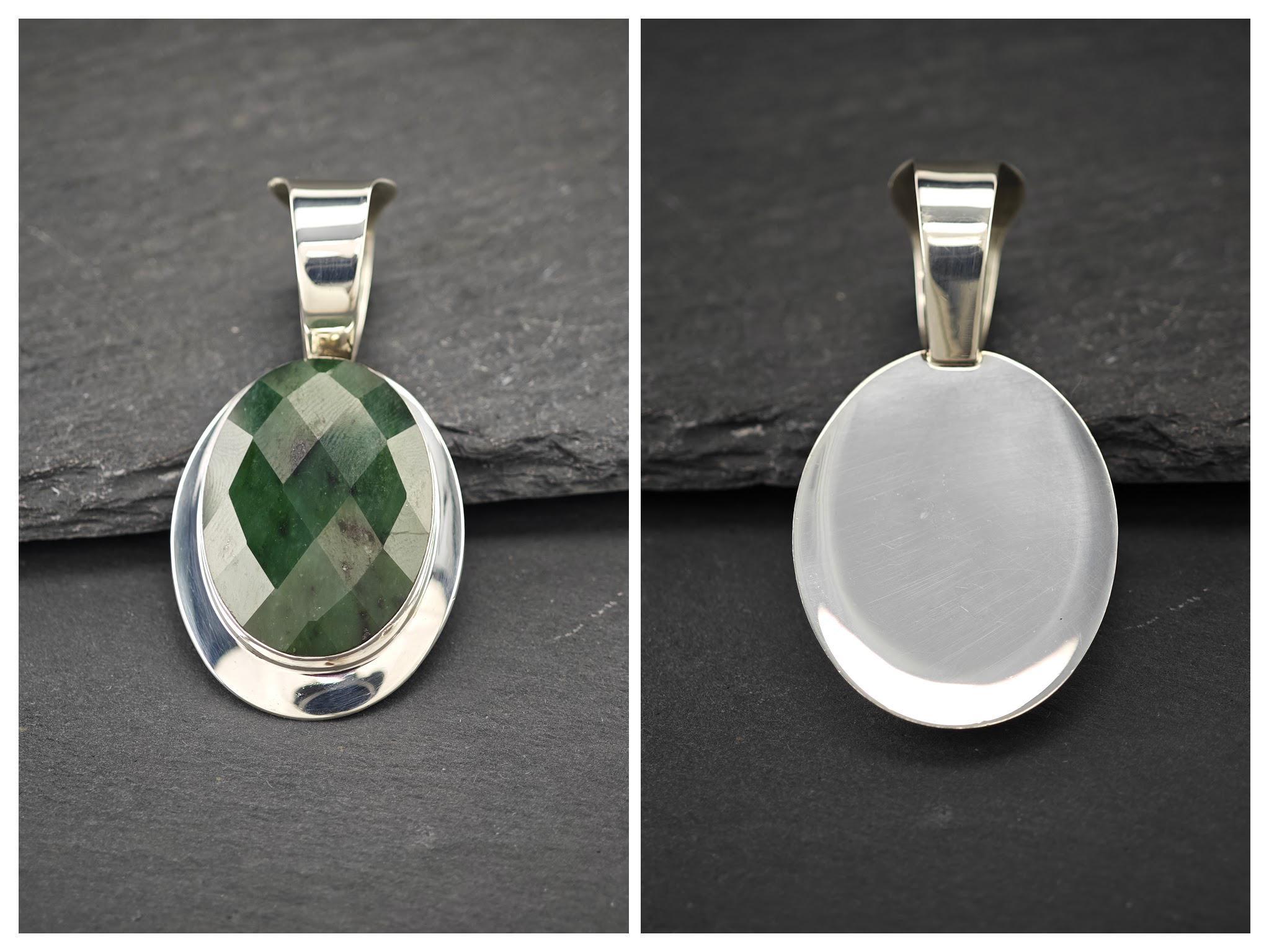 ヴィンテージグリーンジェムストーンペンダント（スターリングシルバー