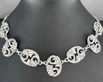 Collar vintage de plata de ley con diseño floral