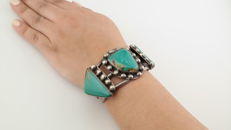Bracciale rigido in argento con pegno antico dei nativi americani, turchese Kings Manassa, 6 1/2" immagine 6
