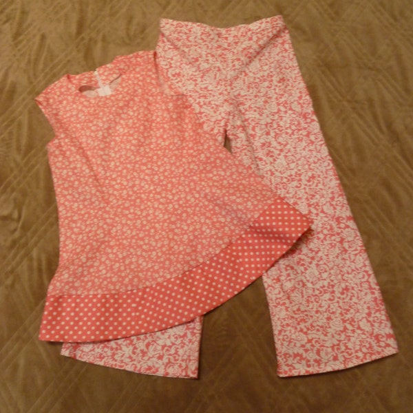 Girl's 2 piece school outfit - Size 6 - Tunic top with flared pants - Three peach coordinated fabrics - Washable cotton - Zipper closures