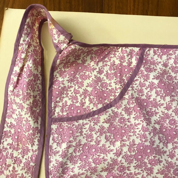 Vintage cafe apron, lavender floral print - image 3