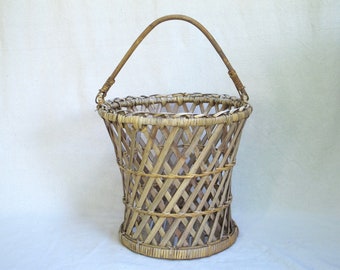 Large French Country Wicker Basket with Handle Woven Wicker Laundry Basket Storage Basket Primitive Basket Rattan Basket boho Wicker Planter