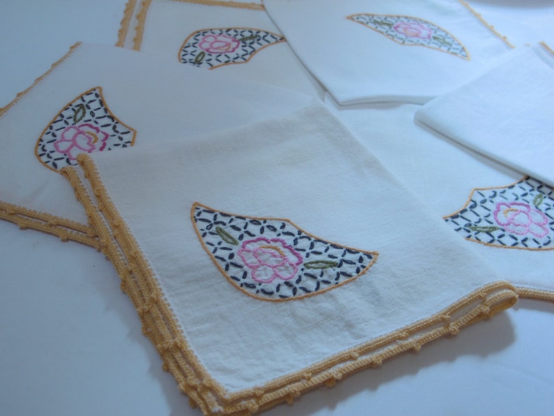 Embroidered Cloth Napkin Set of 6 Vintage Napkins with Yellow Pink floral embroidery Vintage Cotton Napkins Linen Napkins Tea Time image 2