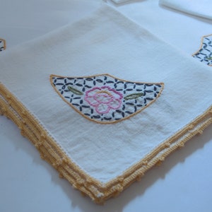 Embroidered Cloth Napkin Set of 6 Vintage Napkins with Yellow Pink floral embroidery Vintage Cotton Napkins Linen Napkins Tea Time image 8