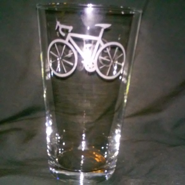 Bicycle beer Glasses,Cycling glasses,Etched pint glasses,birthday gifts,pub glass,personalized gift,biking glass,bar glass