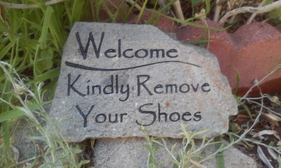 Engraved Stones,Kindly Remove Your Shoes,remove your shoes stone,remove your shoes sign,personalized garden stone,Christmas gifts