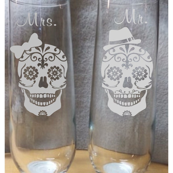 Personalized Day of the dead Champagne Glasses with Sugar Skull, engagement or wedding gifts, couples and Christmas gifts