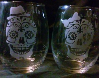 Personalized Day of the dead Glasses with Sugar Skull, engagement or wedding gifts, stemless wine glasses couples gift