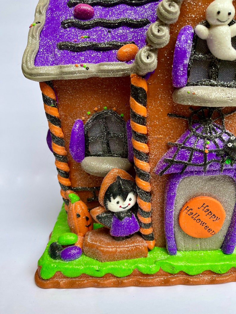 Best Halloween Themes: 2 Haunted Houses to Send Chills Down Your Spine - Totally Reviewed Best Halloween Themes: 2 Haunted Houses to Send Chills Down Your Spine - Totally Reviewed