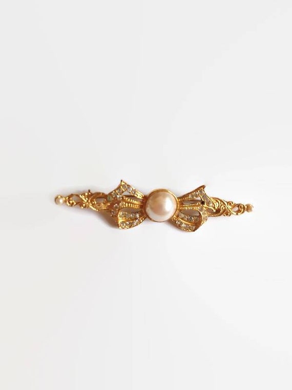 Richelieu Bow Brooch - vintage gold tone faux pea… - image 1