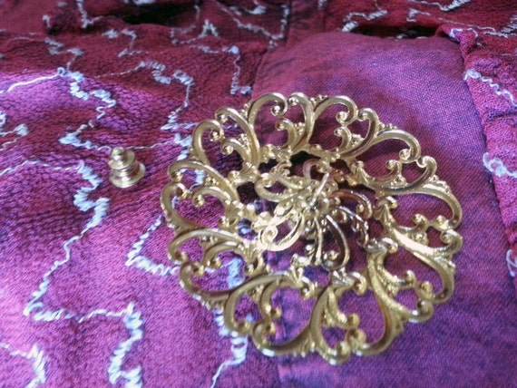 Golden and Pearl Brooch - vintage circular pin - image 4