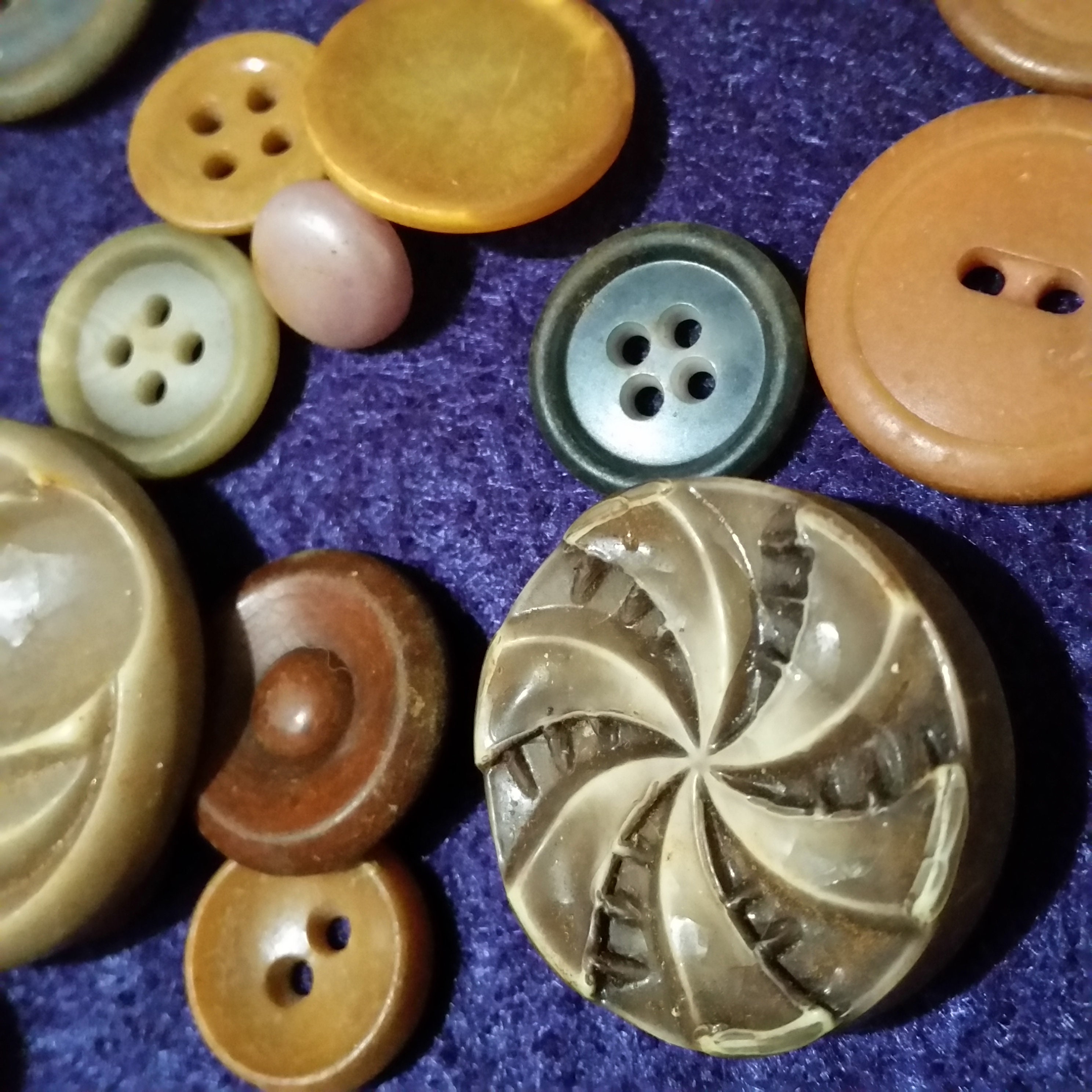 Lot 100 Mixed Assorted BROWN Vintage & Newer Wholesale Bulk Buttons Craft  Home Schooling Learning Kids Crafts Free Shipping 