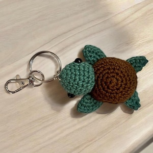 crochet turtle keychain, amigurumi turtle keychain, turtle lover, turtle gift, amigurumi turtle, keychain, amighrumi, turtle accessory