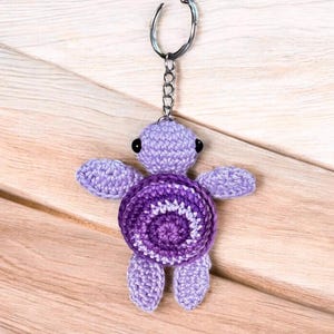 crochet sea turtle keychain, amigurumi turtle keychain, turtle lover, turtle gift, amigurumi turtle, keychain, amighrumi, turtle accessory
