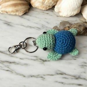 crochet turtle keychain, amigurumi turtle keychain, turtle lover, turtle gift, amigurumi turtle, keychain, amighrumi, turtle accessory