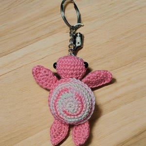 crochet sea turtle keychain, amigurumi turtle keychain, turtle lover, turtle gift, amigurumi turtle, keychain, amighrumi, turtle accessory
