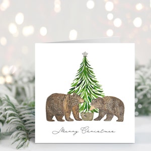 Biglietto di Natale fatto a mano // orsi bruni acquerellati, biglietto di auguri, scena invernale dell'albero di Natale, botanico