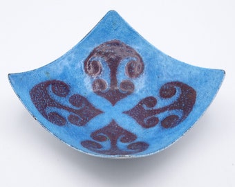 Dekorativer Wandteller aus Emaille, blaue Emailleschale, Vintage Wanddekor