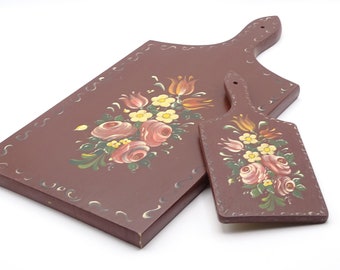 Farm kitchen serving boards, wooden serving boards with a floral decor, country kitchen decor