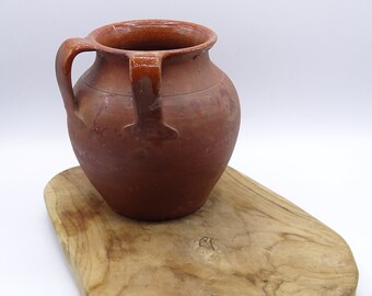Rustic kitchen decor, semi-glazed terracotta pottery jar, natural wood cutting board, farm kitchen decor, farmkitchen centerpiece