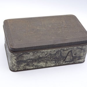 Antique Dutch pipe tobacco tin, Echte Friesche Heeren-Baai tin, rustic tobacco storage tin
