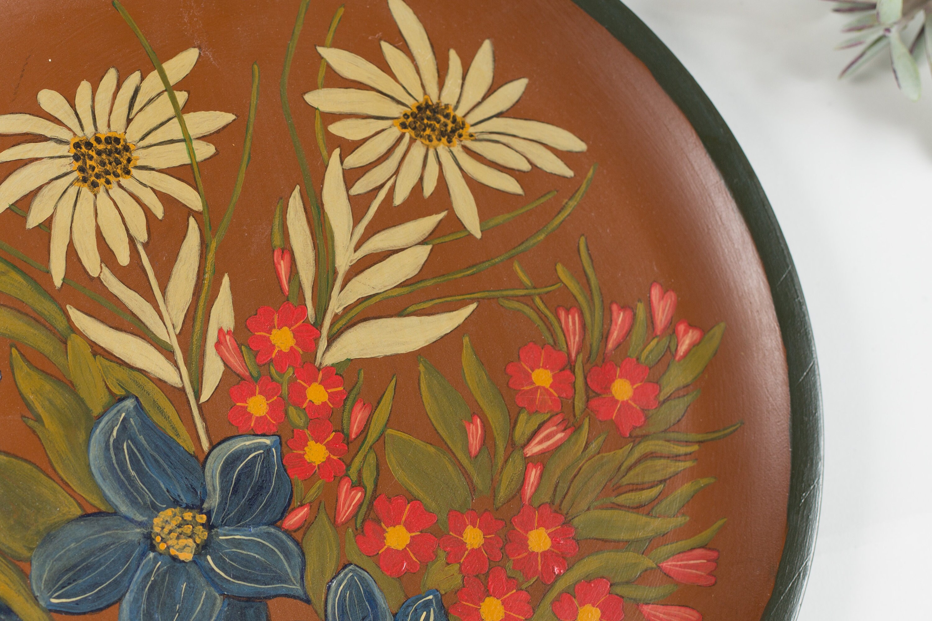 Decorative Wall Plate Hand Painted Wood Plate with Floral Pattern
