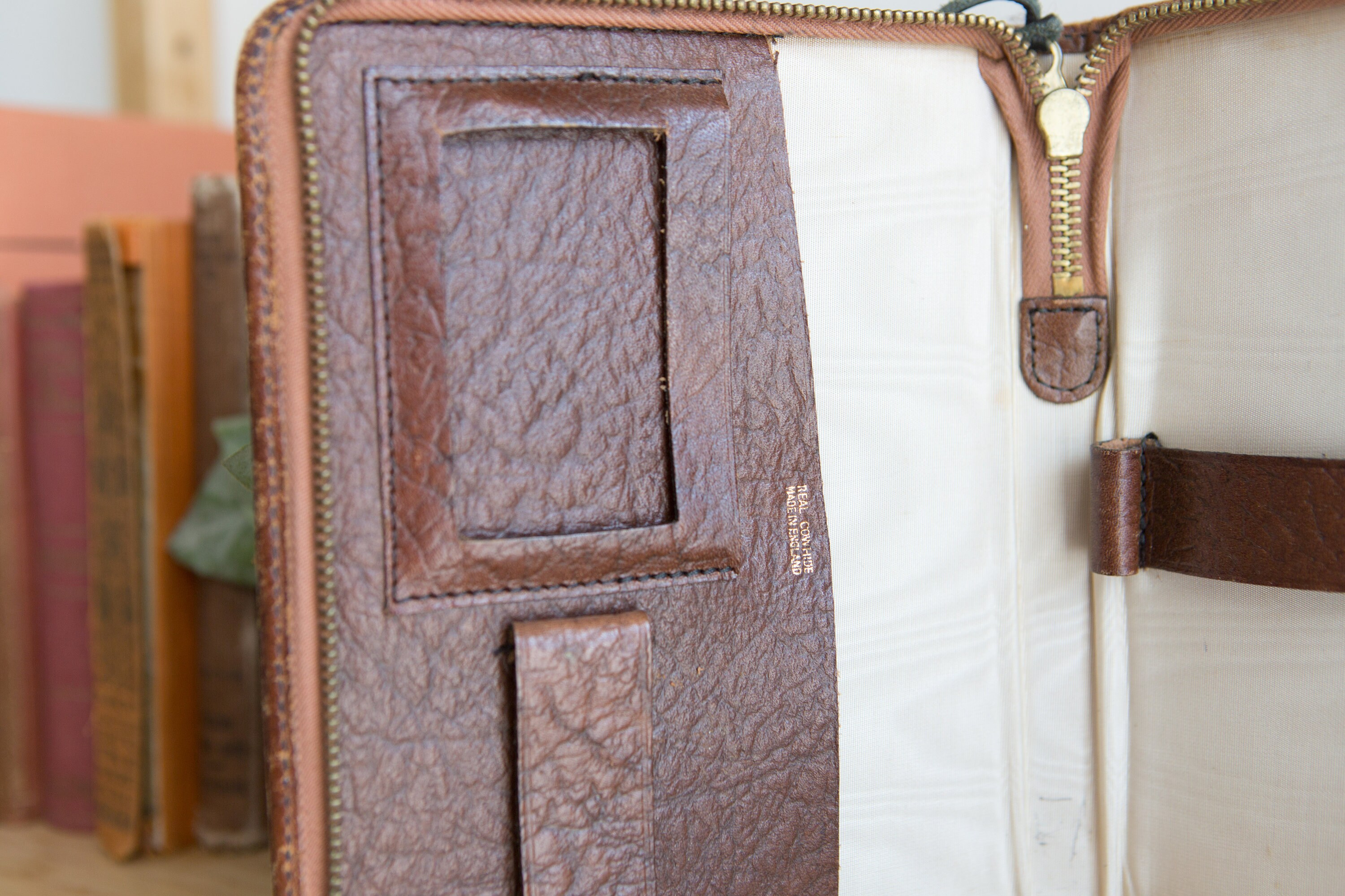 Leather Personal Organizer Leather Booklet Holder Sleeve for Office