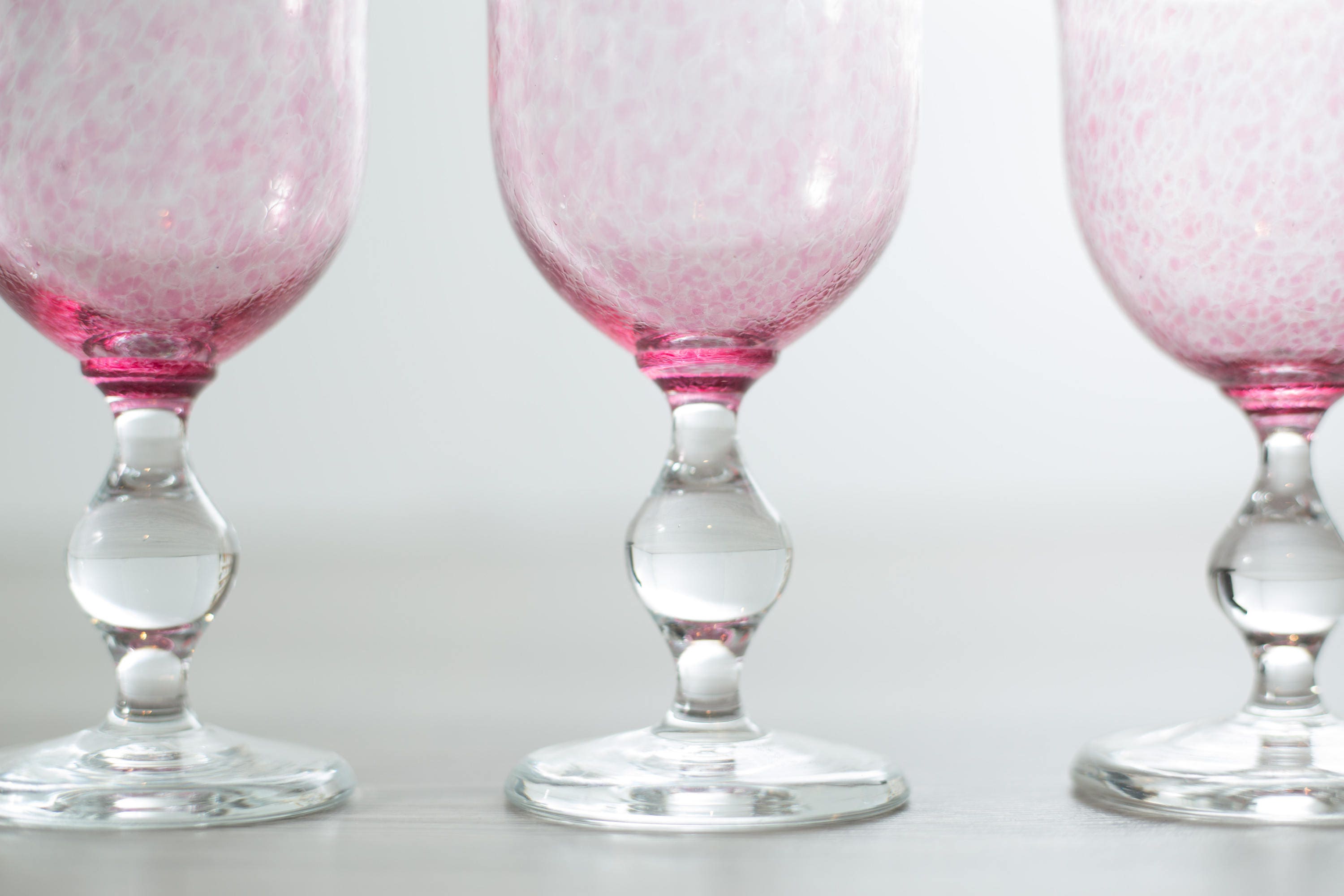 Lindean Mill Handblown Wine Glasses / Set of 4 Pink Splatter with Blue