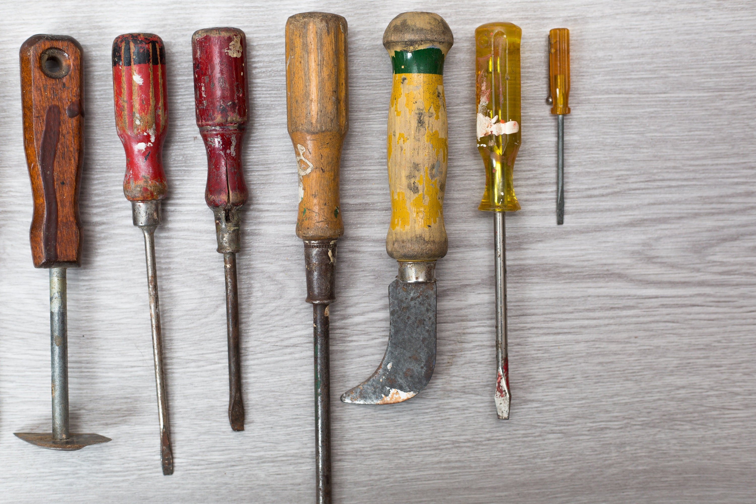 Vintage Tool Set 16 Metal Screwdrivers, Razors, etc Antique Tools