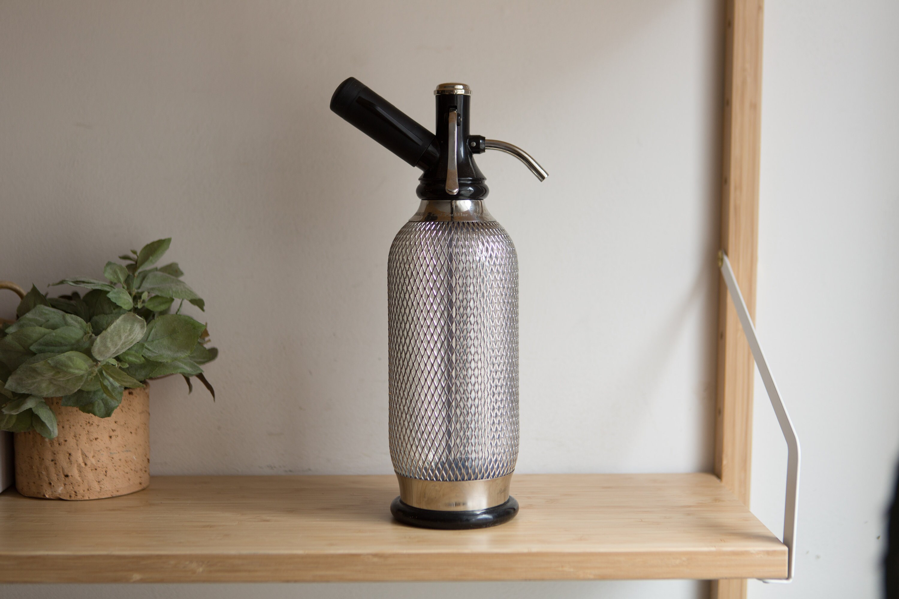 iSi Classic Soda Maker Wire Mesh Soda Siphon Cocktail Vintage Barware