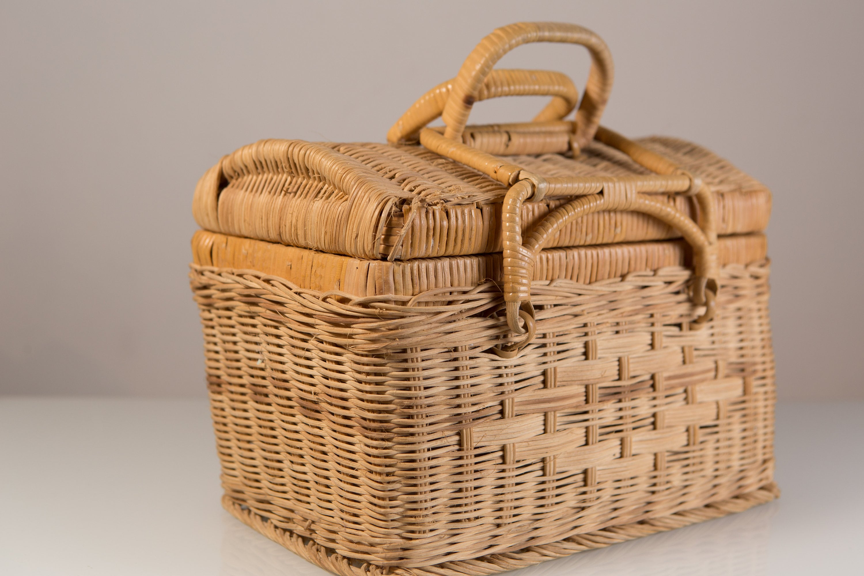 Vintage Rattan Wicker Picnic Basket Light Brown Woven Square Storage