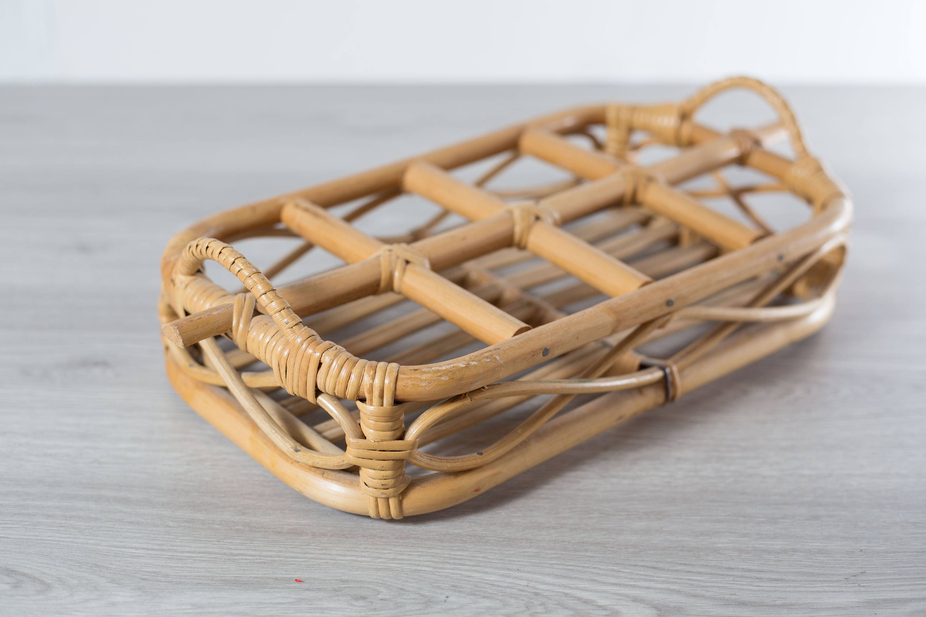 Vintage Rattan Wicker Divided Cup Holder with Handles Holds 8 cups