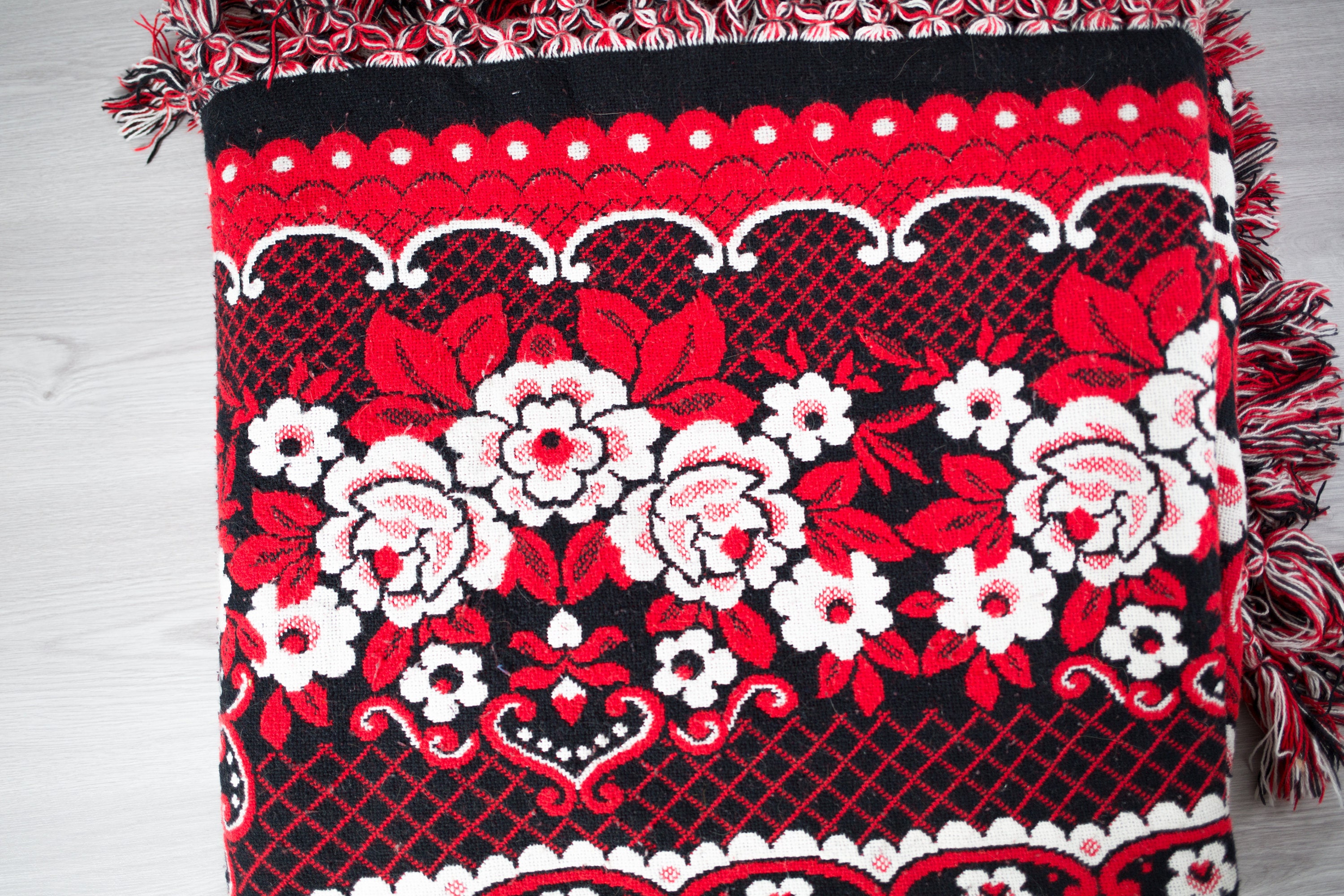 Vintage Bed Cover / Reversible Floral Bed Duvet with Round Edge