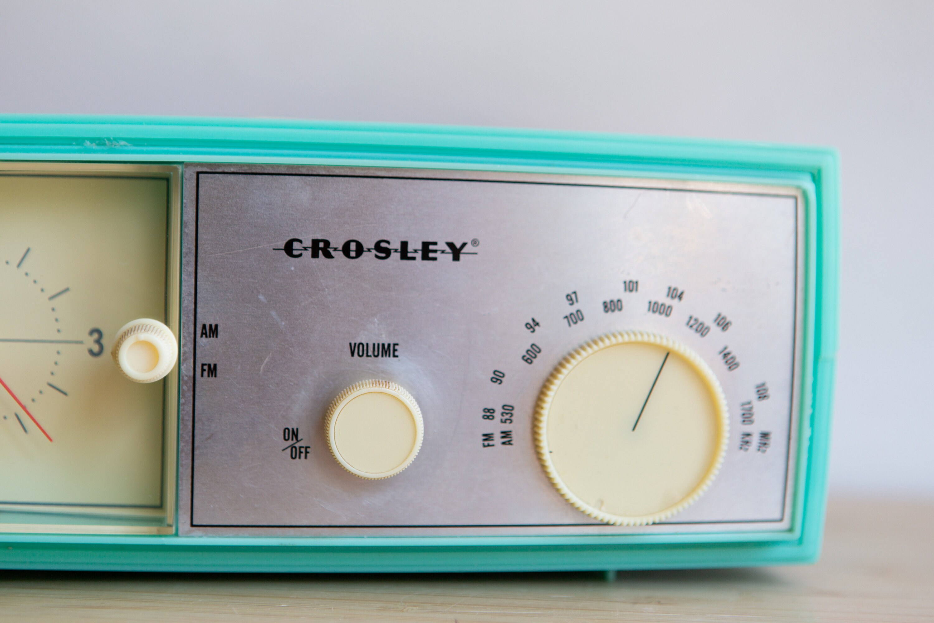Vintage Crosley Clock Radio Radio Mint Green Retro Bedside Radio CR3004A