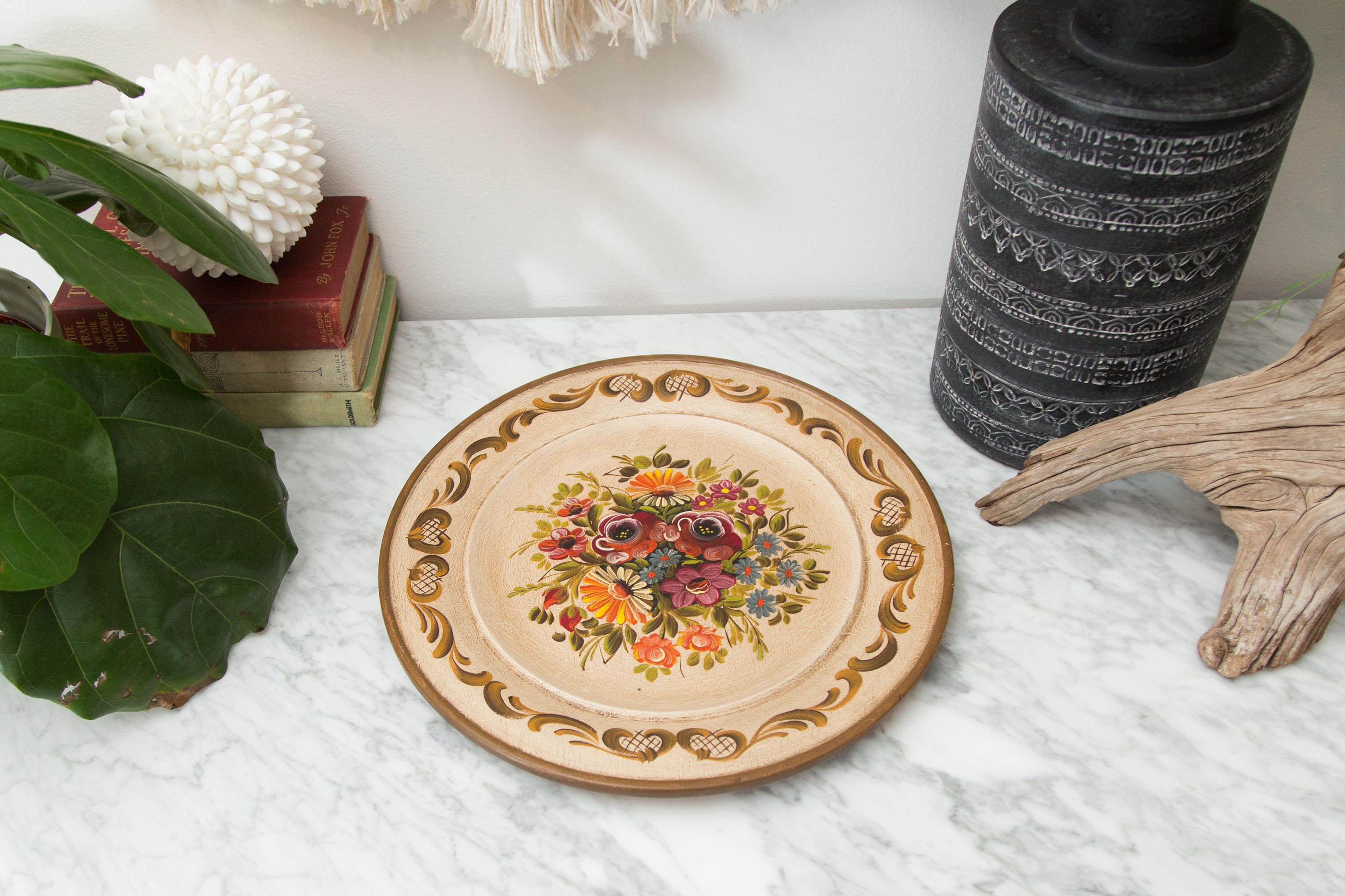 Decorative Wall Plate Hand Painted Wood Plate with Floral Pattern
